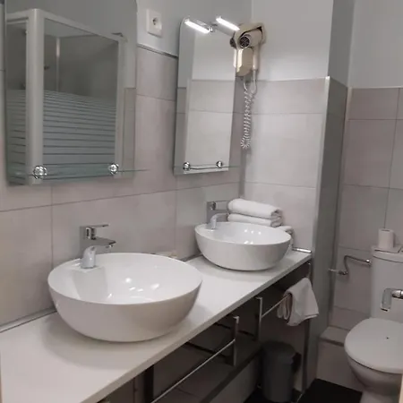 Hotel Aerotel Versailles Cyr - L'étape Du Silence Saint-Cyr-lʼÉcole