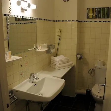 Hotel Aerotel Versailles Cyr - L'étape Du Silence