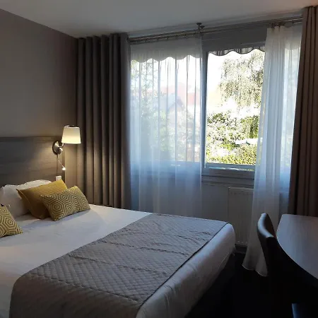 Hotel Aerotel Versailles Cyr - L'étape Du Silence 3*