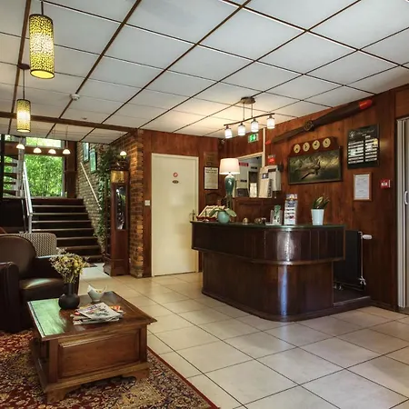 アエロテル ベルサイユ サンシル - レタプ デュ シロンス 3*