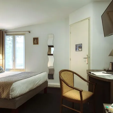 Aerotel Versailles Cyr - L'étape Du Silence Hotel 3*