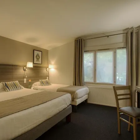 Hotel Aerotel Versailles Cyr - L'étape Du Silence 3*