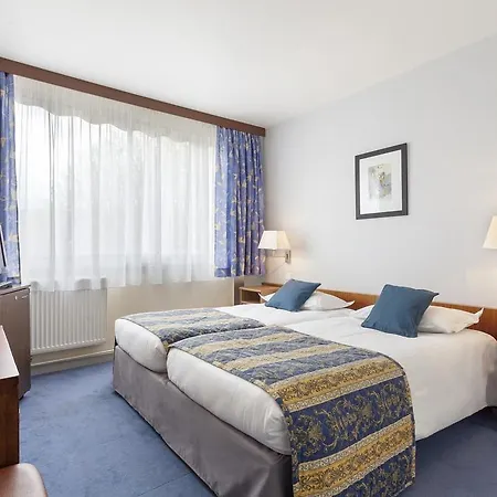 Aerotel Versailles Cyr - L'étape Du Silence Hotel 3*