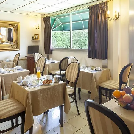 Aerotel Versailles Cyr - L'étape Du Silence Hotel