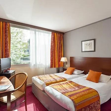 Hotel Aerotel Versailles Cyr - L'étape Du Silence Saint-Cyr-lʼÉcole