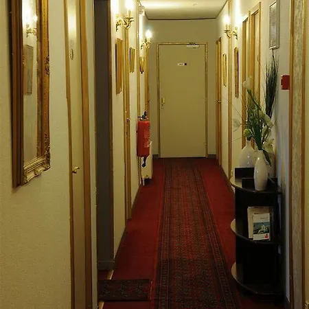 Hotel Aerotel Versailles Cyr - L'étape Du Silence