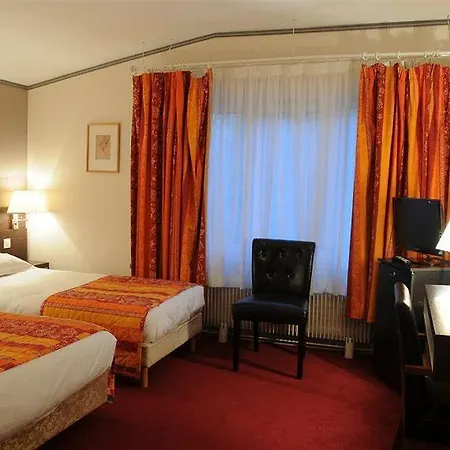 アエロテル ベルサイユ サンシル - レタプ デュ シロンス 3* Saint-Cyr-lʼÉcole