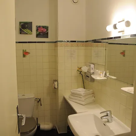 アエロテル ベルサイユ サンシル - レタプ デュ シロンス ホテル Saint-Cyr-lʼÉcole