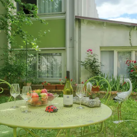 アエロテル ベルサイユ サンシル - レタプ デュ シロンス ホテル Saint-Cyr-lʼÉcole