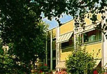 ホテル アエロテル ベルサイユ サンシル - レタプ デュ シロンス Saint-Cyr-lʼÉcole