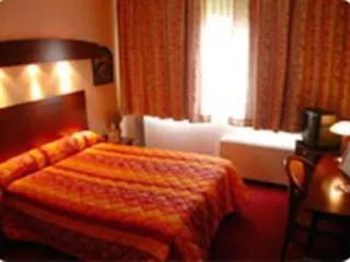 Hotel Aerotel Versailles Cyr - L'étape Du Silence 3*