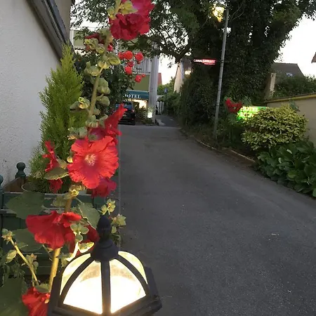 Hotel Aerotel Versailles Cyr - L'étape Du Silence 3*