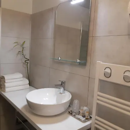 Hotel Aerotel Versailles Cyr - L'étape Du Silence 3*